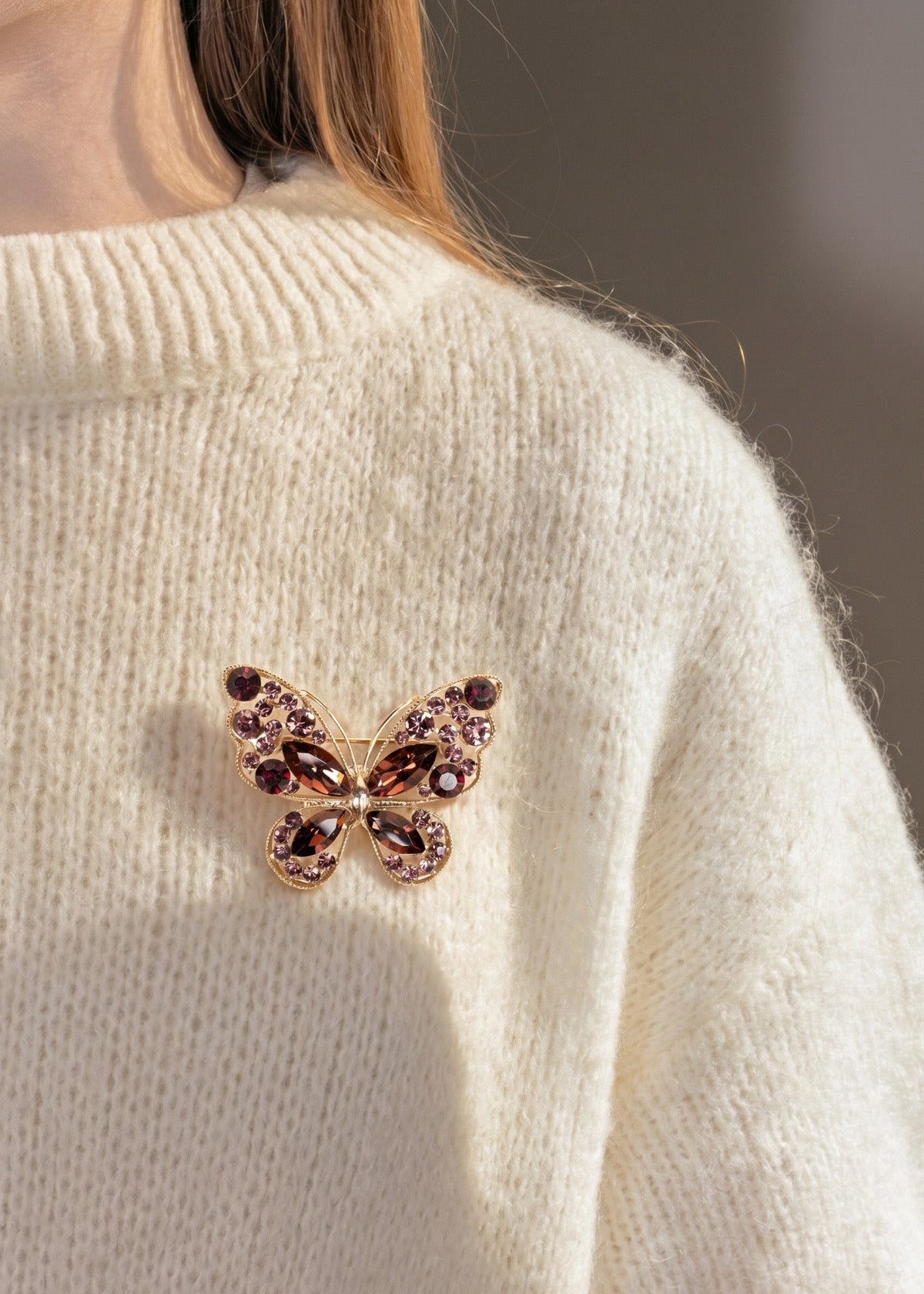 Prendedor de mariposa color uva 106832