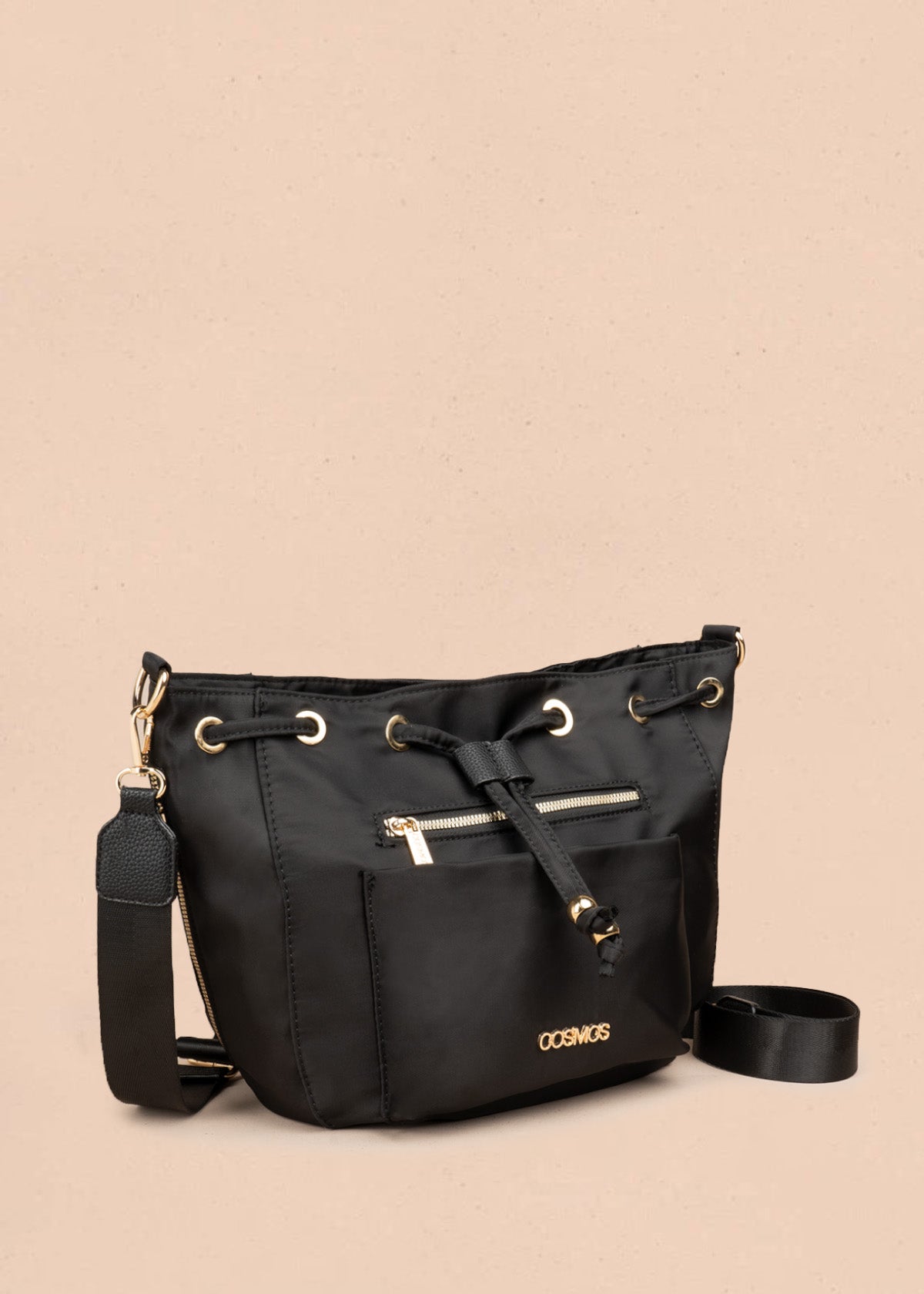 Bolso manos libres color negro con dos bolsillos adelante 106837