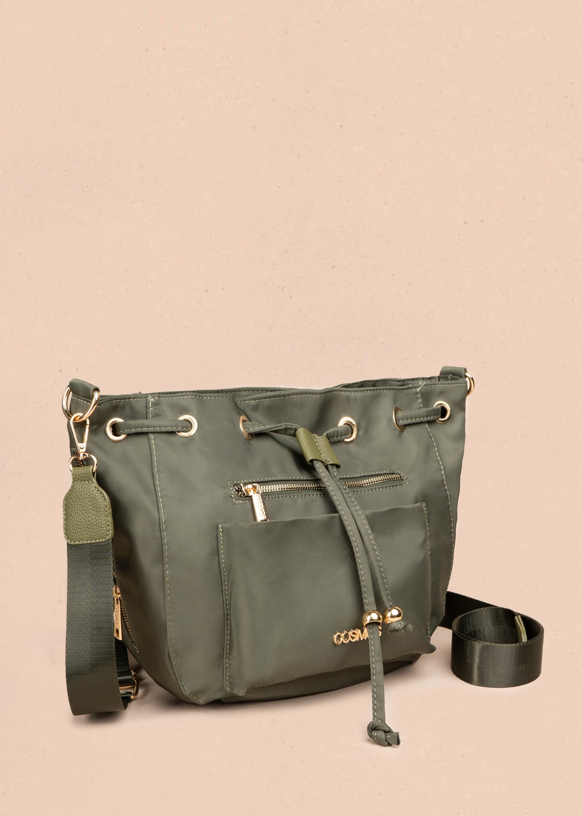 Bolso manos libres color verde con dos bolsillos adelante 106837