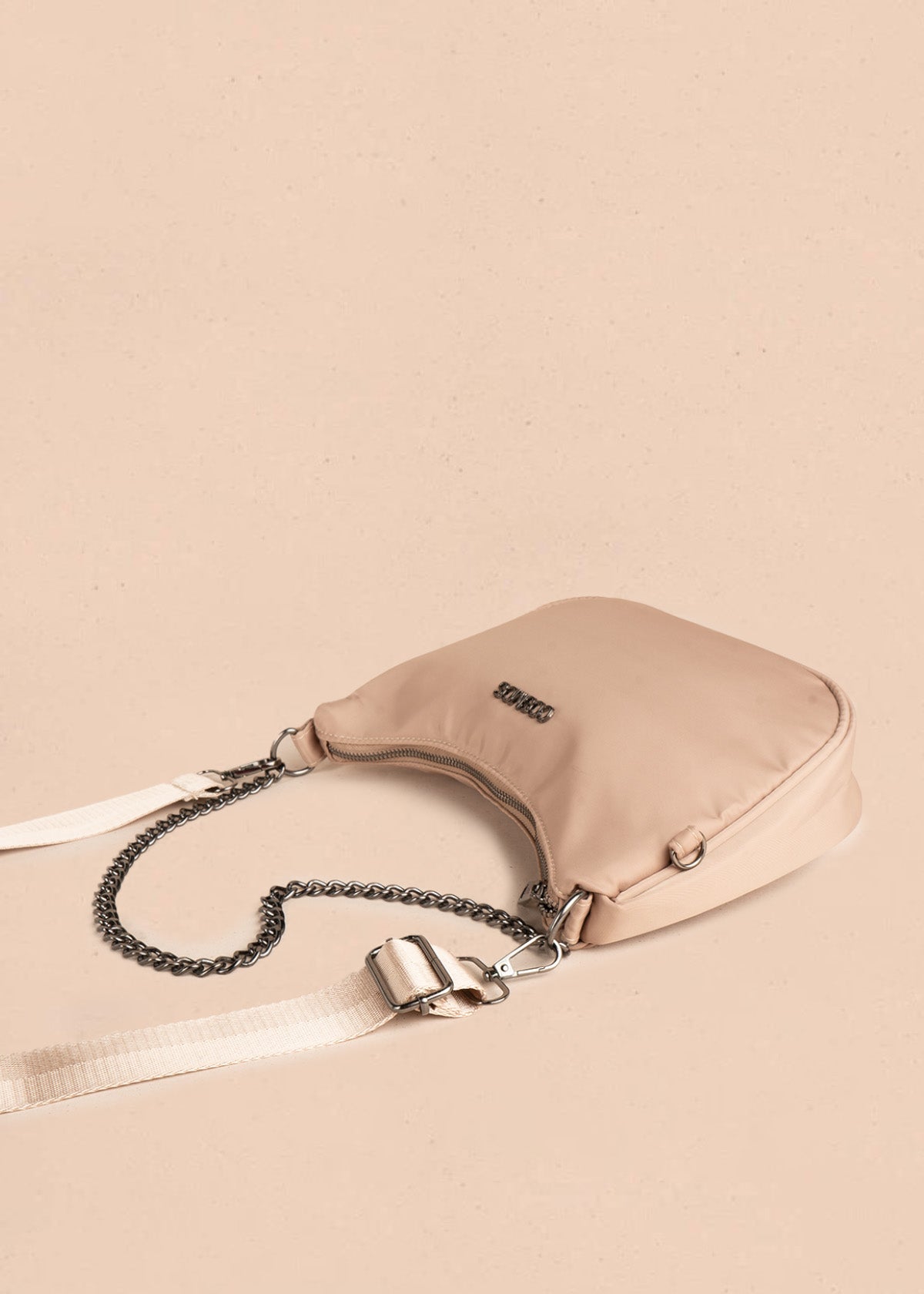 Bolso manos libres color beige con cadena 106841