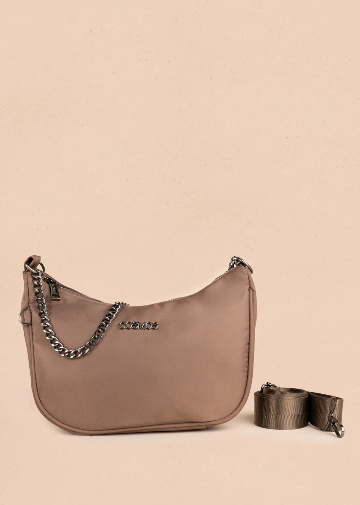 Bolso manos libres color chocolate con cadena 106841