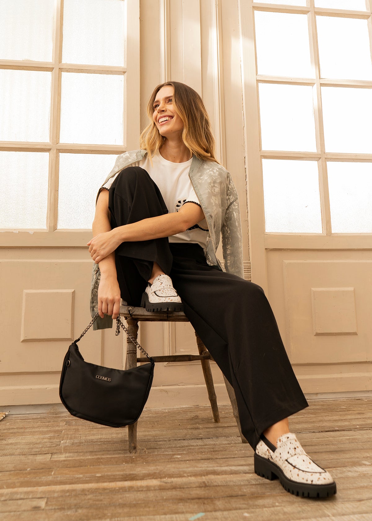 Bolso manos libres color negro con cadena 106841