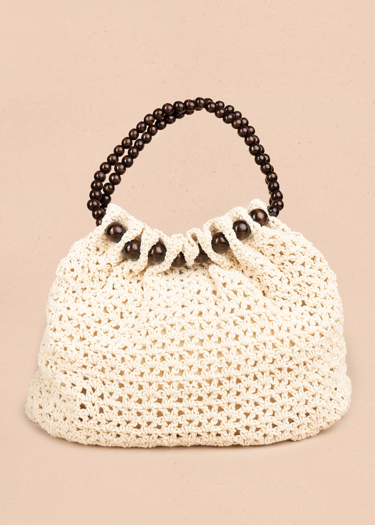 Bolso tipo shopping color beige tejido con asa de esferas de madera 106846