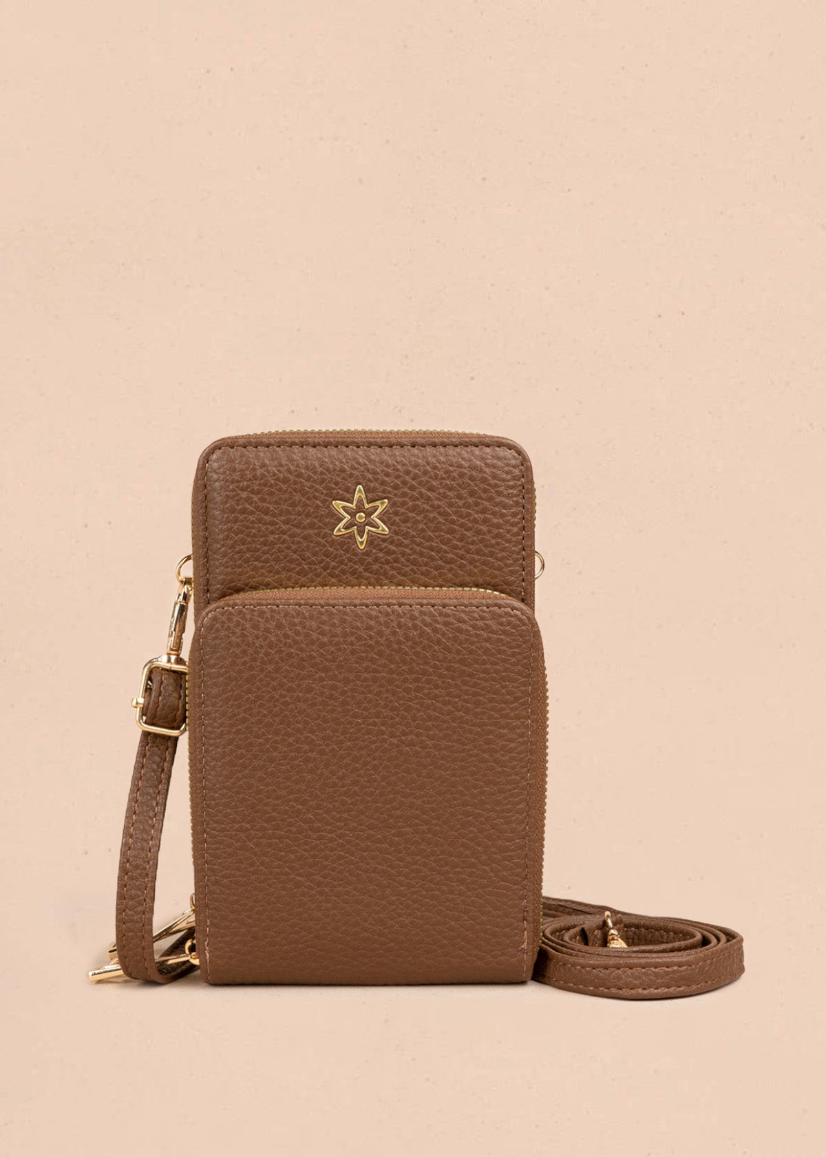 Porta celular color chocolate con doble compartimento y cierres dorados 106847