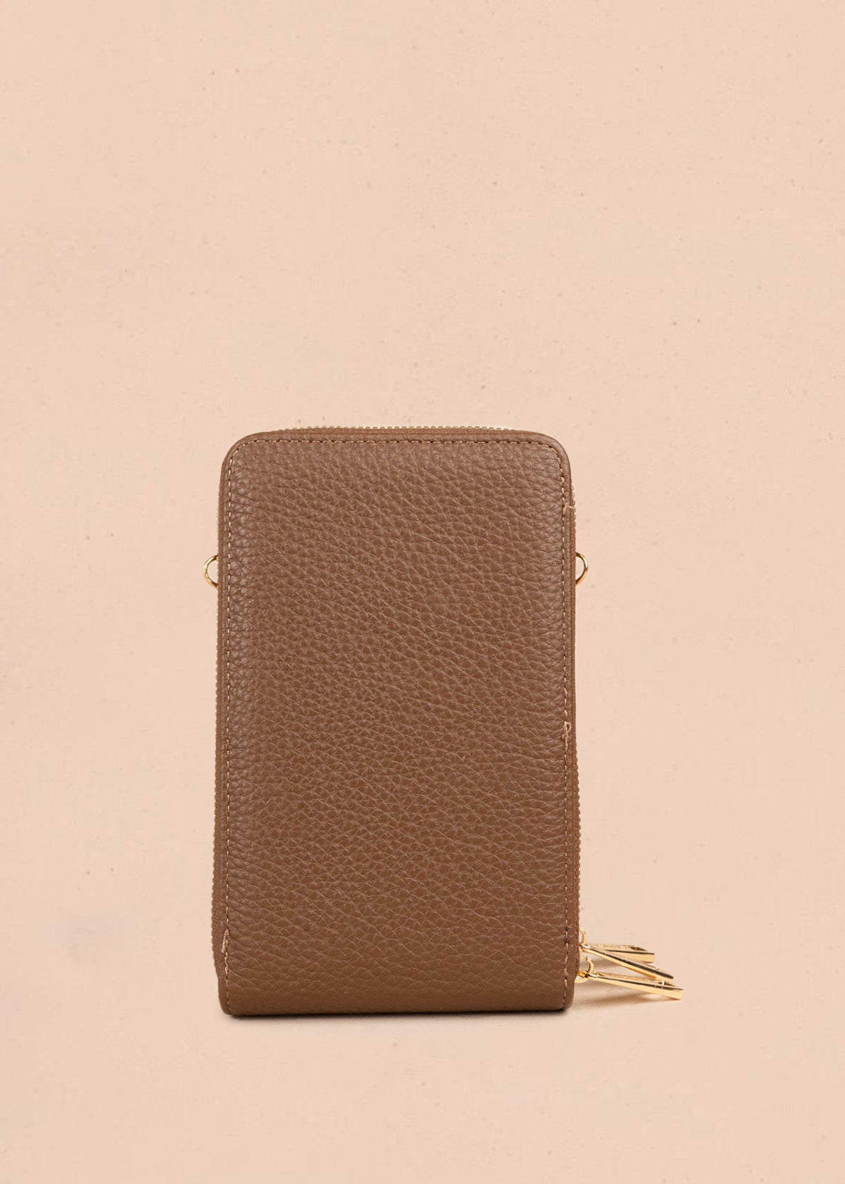 Porta celular color chocolate con doble compartimento y cierres dorados 106847