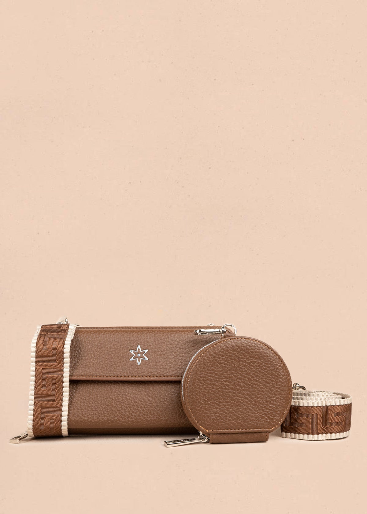Porta celular con monedero circular color chocolate 106848