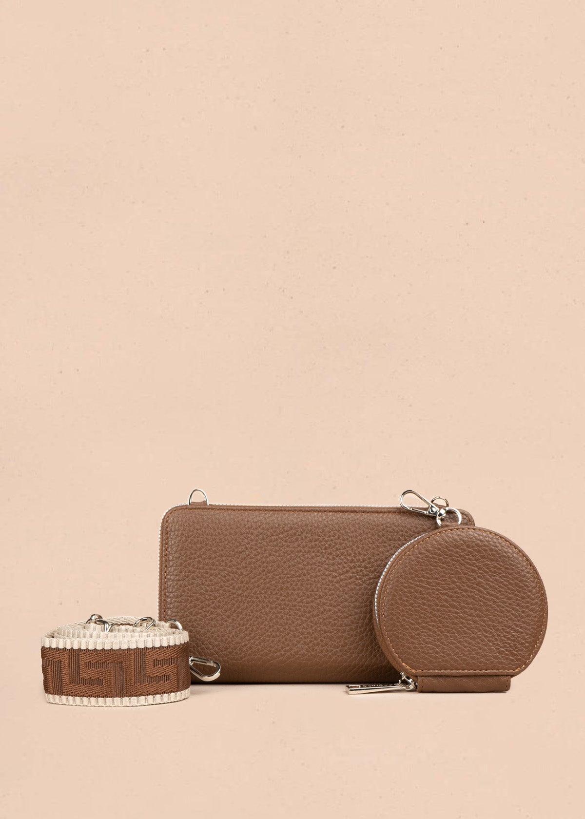 Porta celular con monedero circular color chocolate 106848