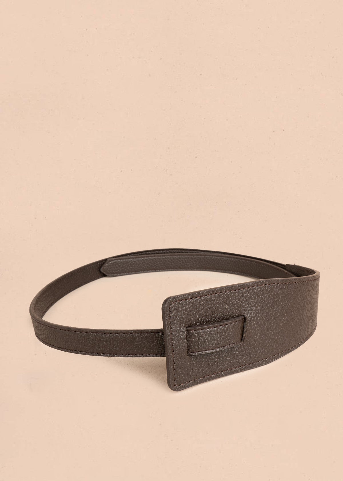 Cinturón de cuero café con hebilla rectangular  106893
