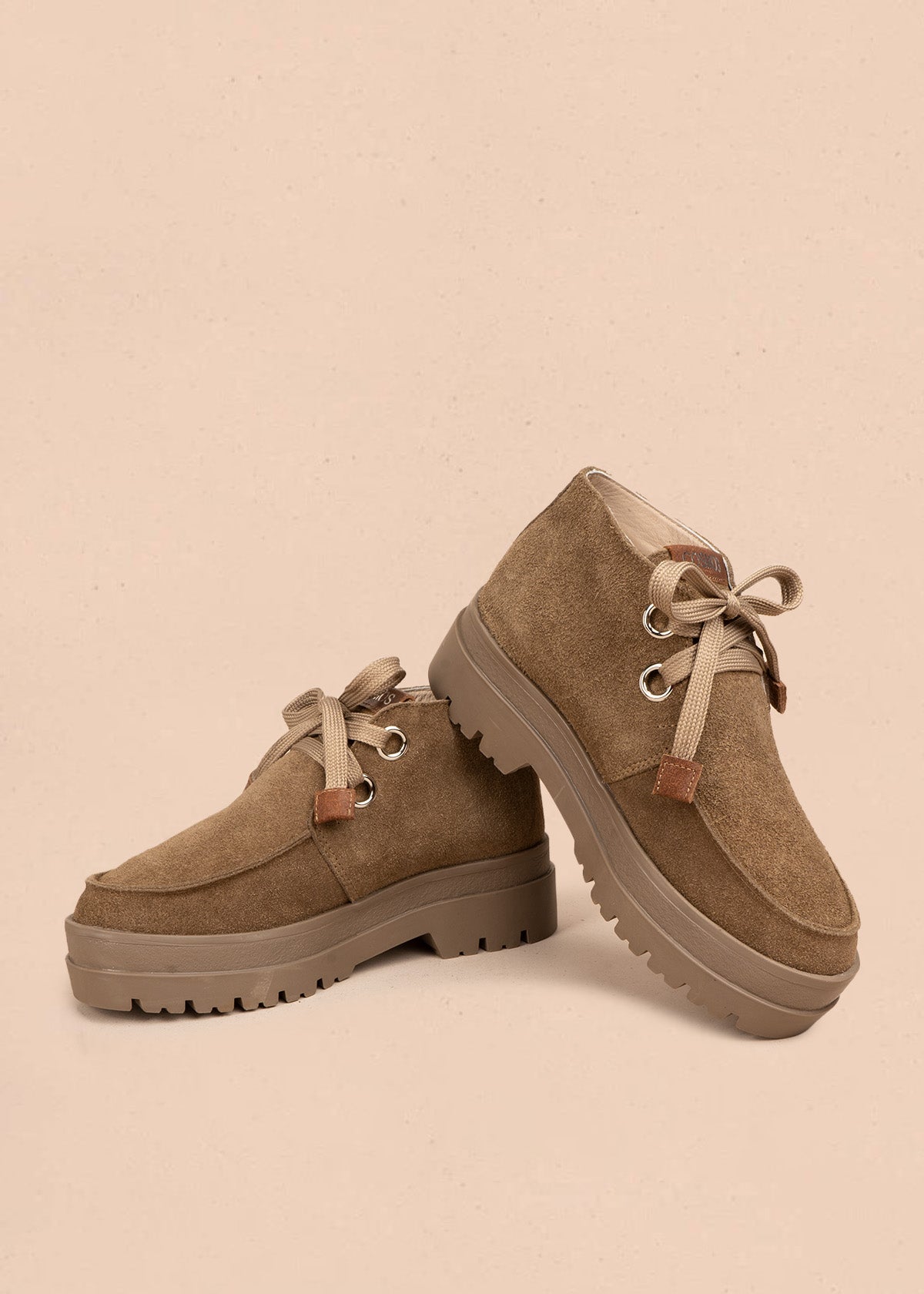 Botines de cuero color miel de gamuza con cordones  106901