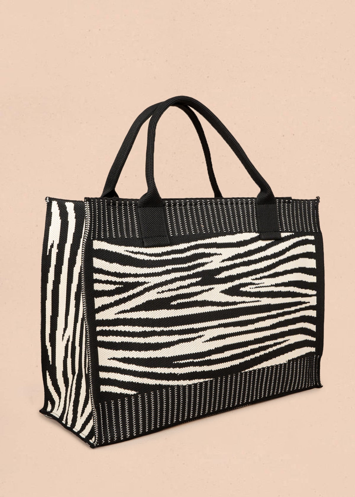 Bolso tote tejido color negro con estampado tigre 106916
