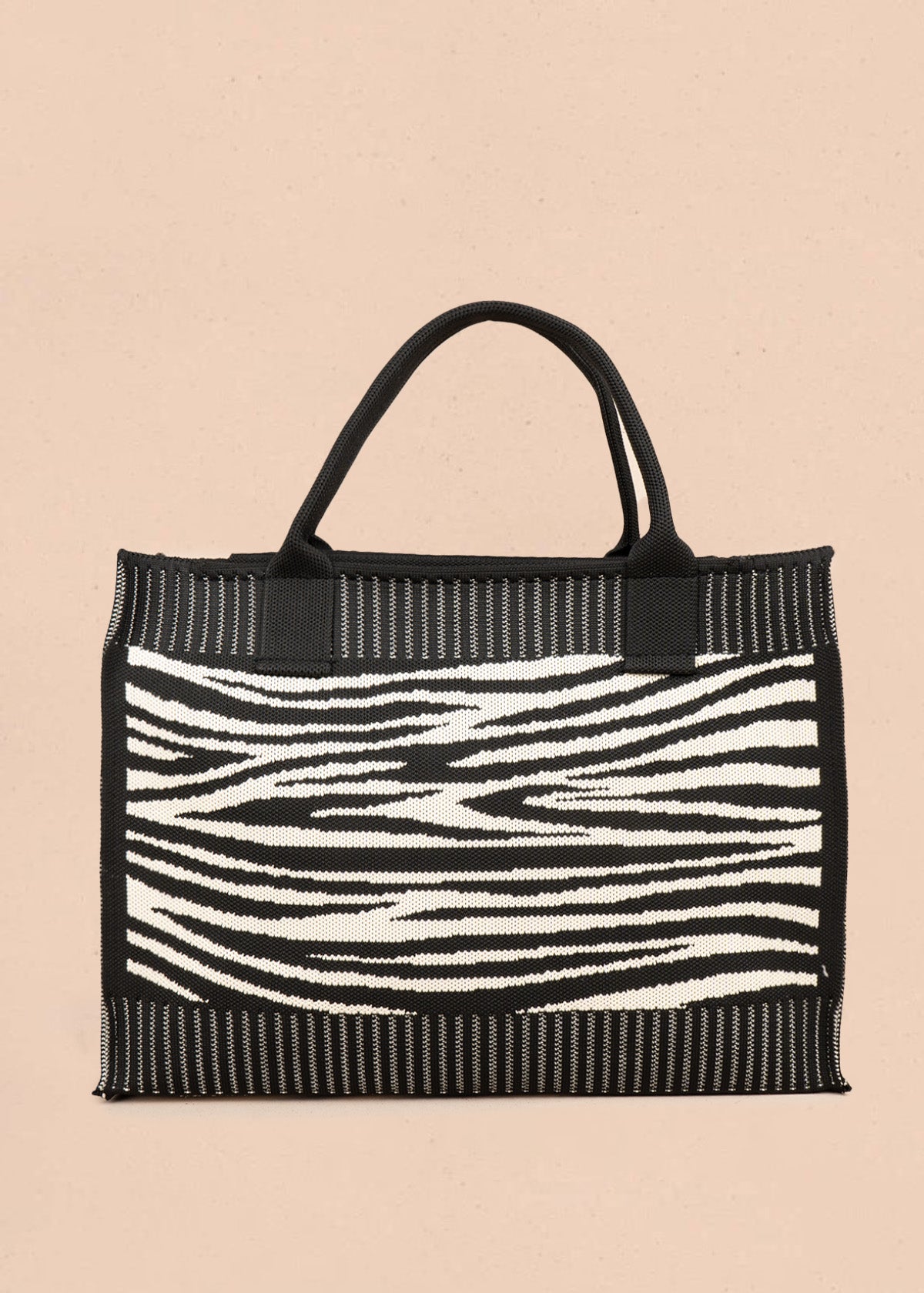 Bolso tote tejido color negro con estampado tigre 106916