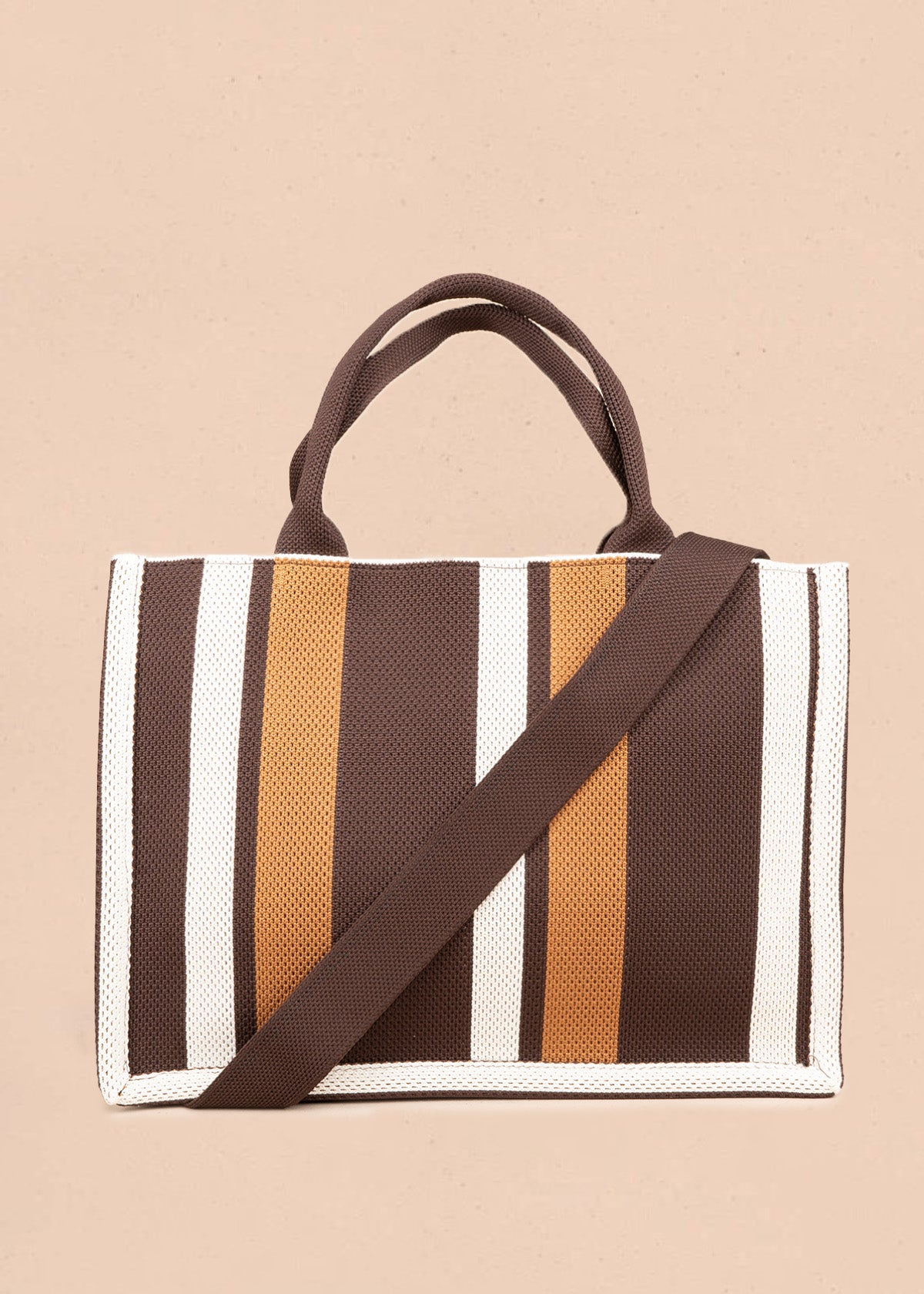 Bolso en textil color café con rayas 106917