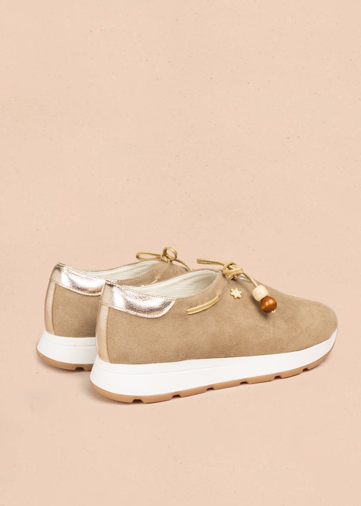 Atadura en cuero beige con cordón bronce y cuentas de madera 106934
