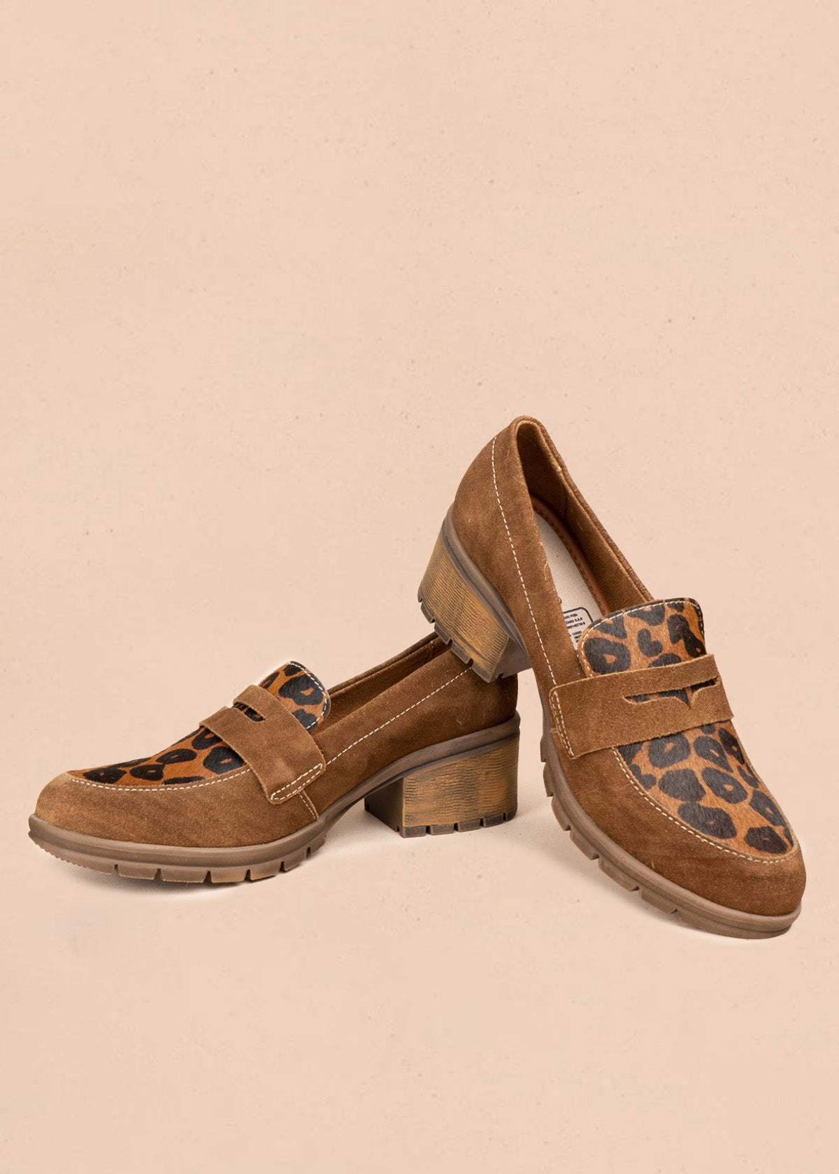 Mocasín en cuero color miel en gamuza con puntera animal print leopardo 106953