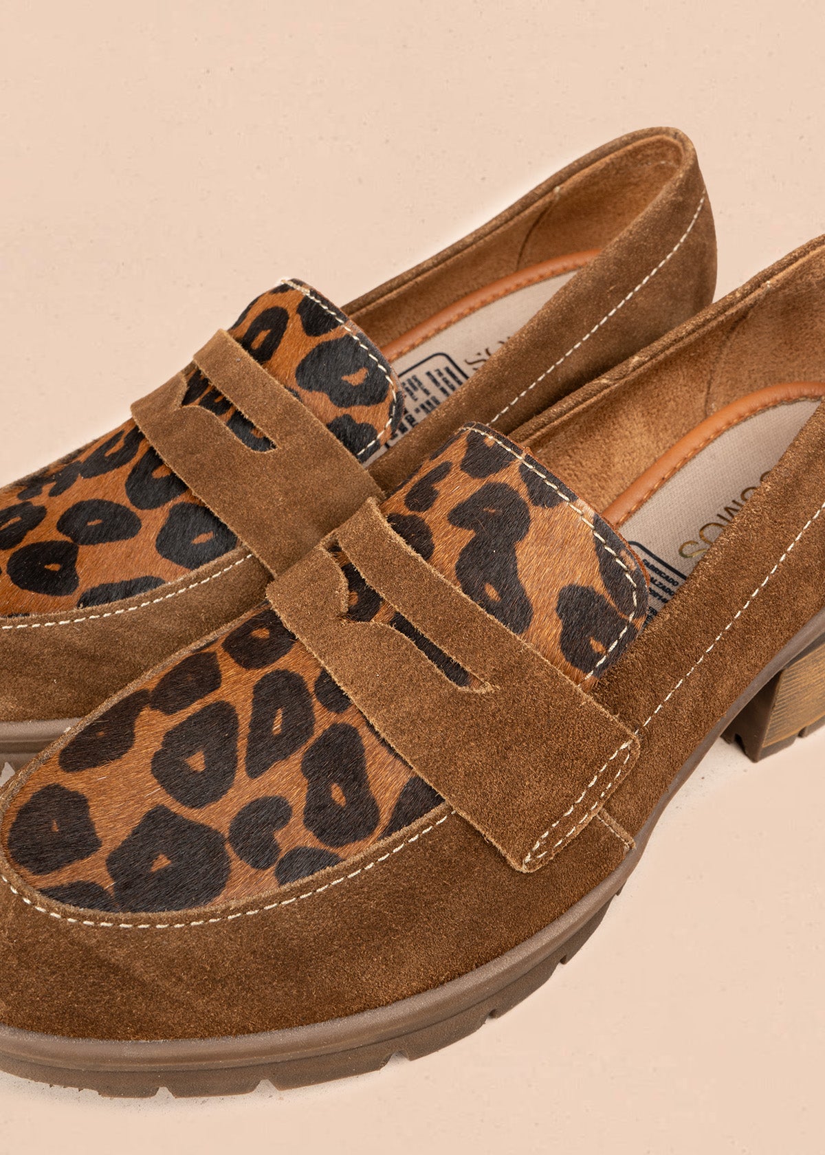 Mocasín en cuero color miel en gamuza con puntera animal print leopardo 106953