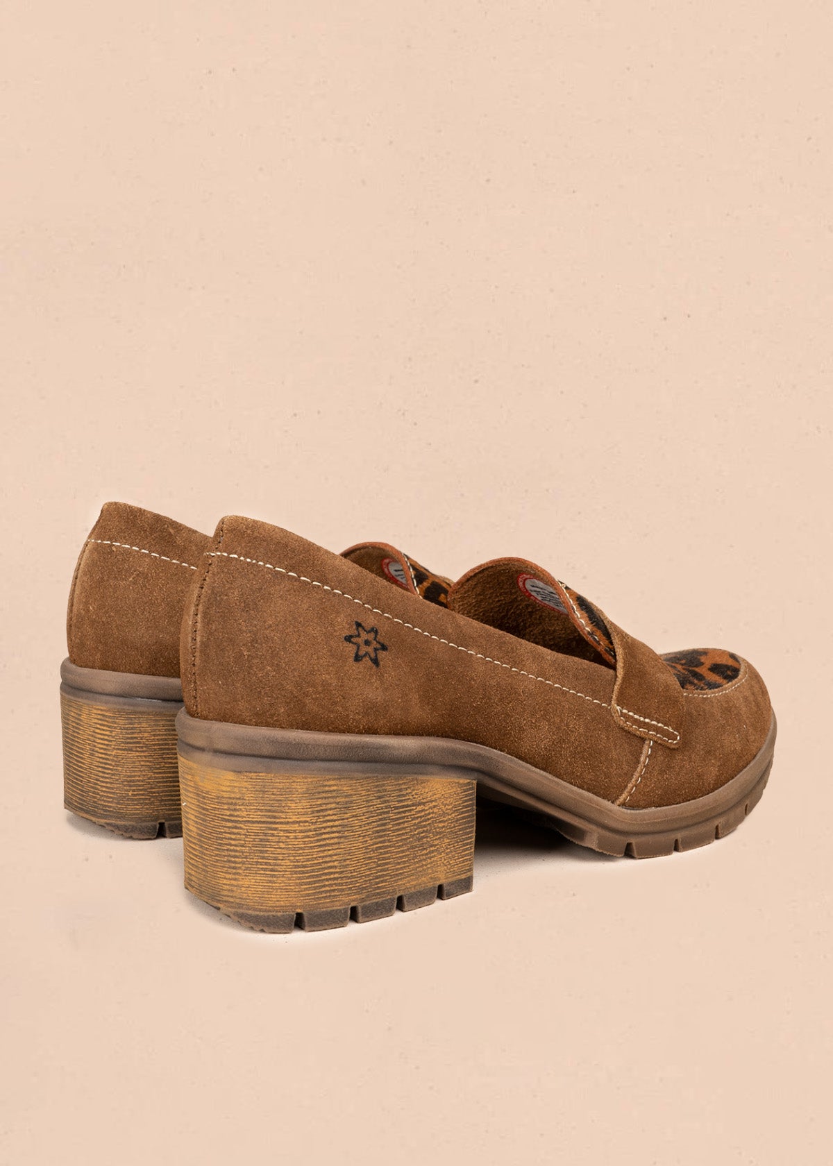 Mocasín en cuero color miel en gamuza con puntera animal print leopardo 106953