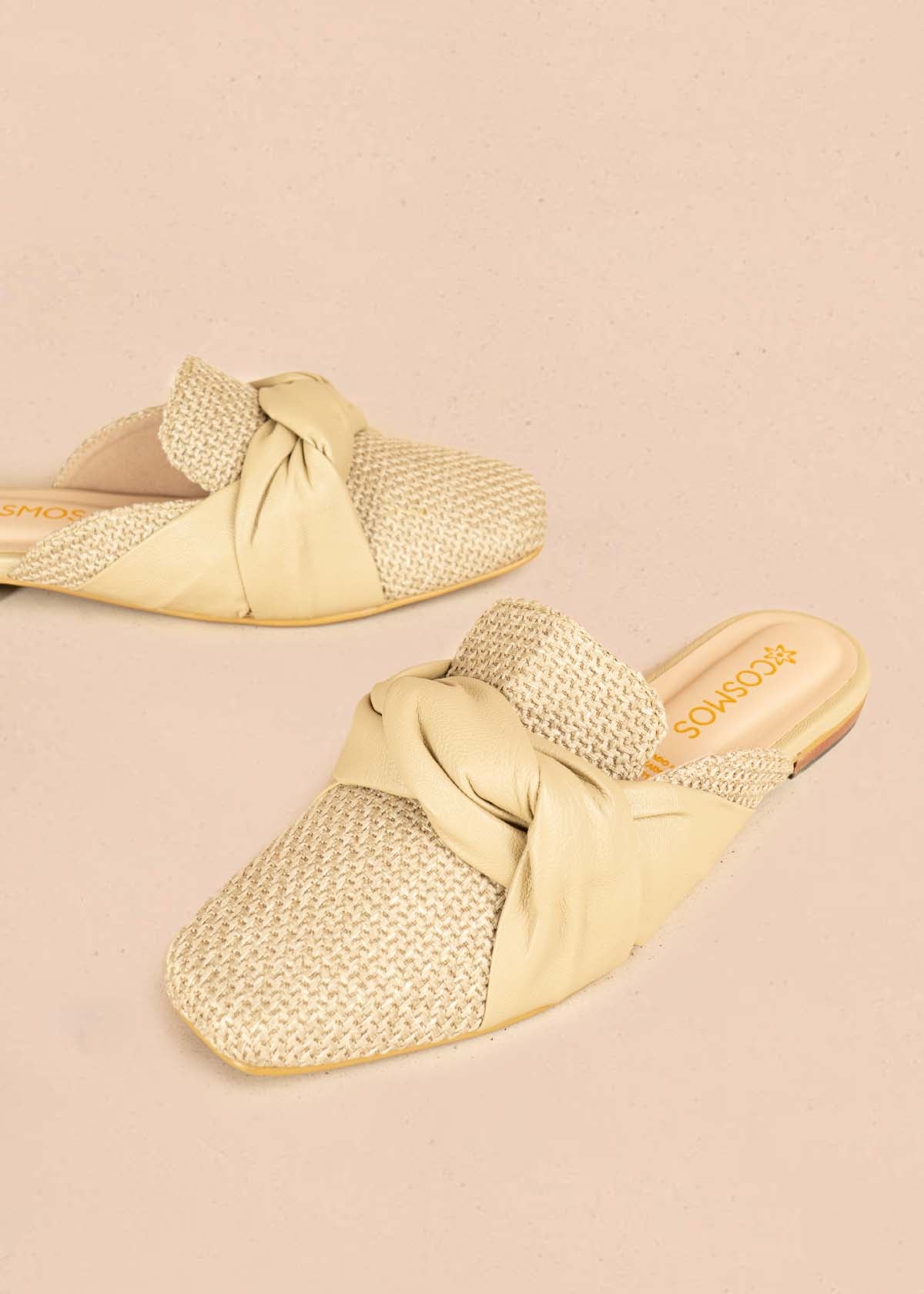 Zuecos color taupe con detalle de entrelazo 106960