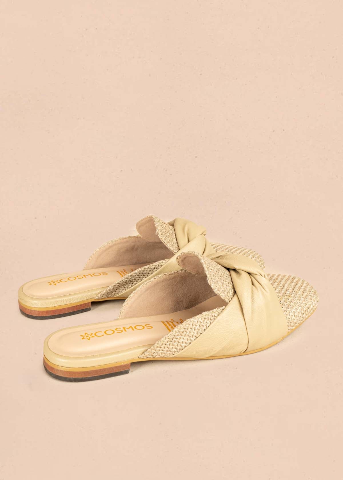 Zuecos color taupe con detalle de entrelazo 106960