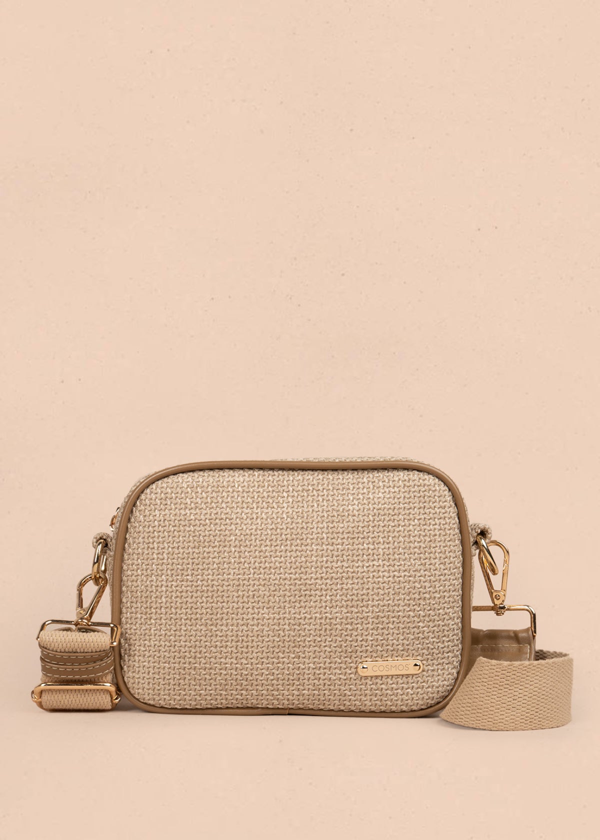 Bolso manos libres color taupe con textura y bordes marrones 106961