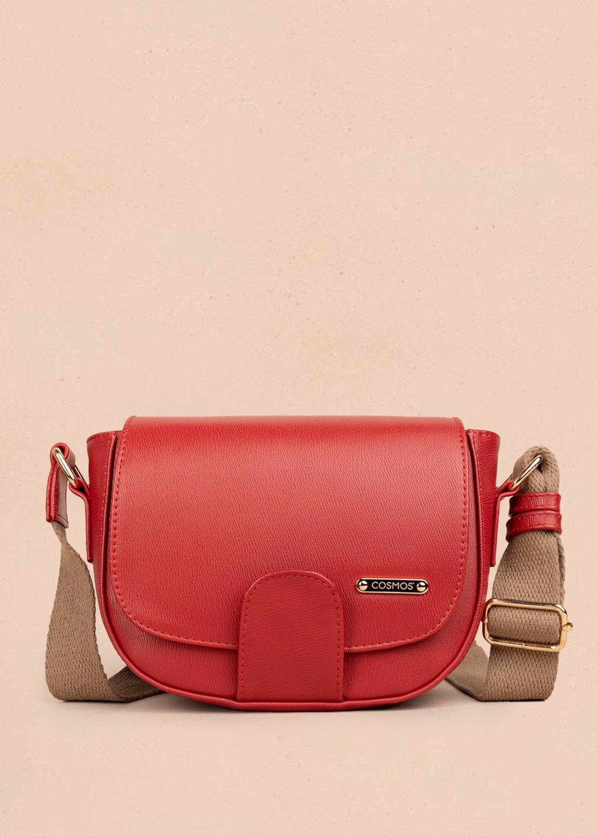 Bolso manos libres color rojo con acabado texturizado 106962