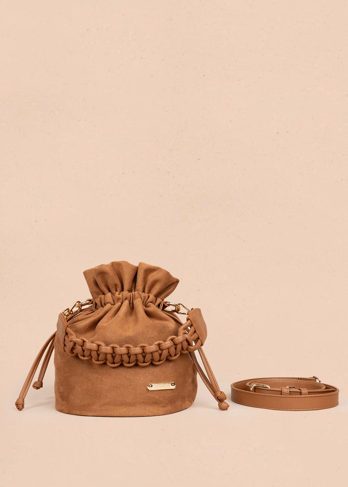 Bolso manos libres color miel con asa trenzada 106963