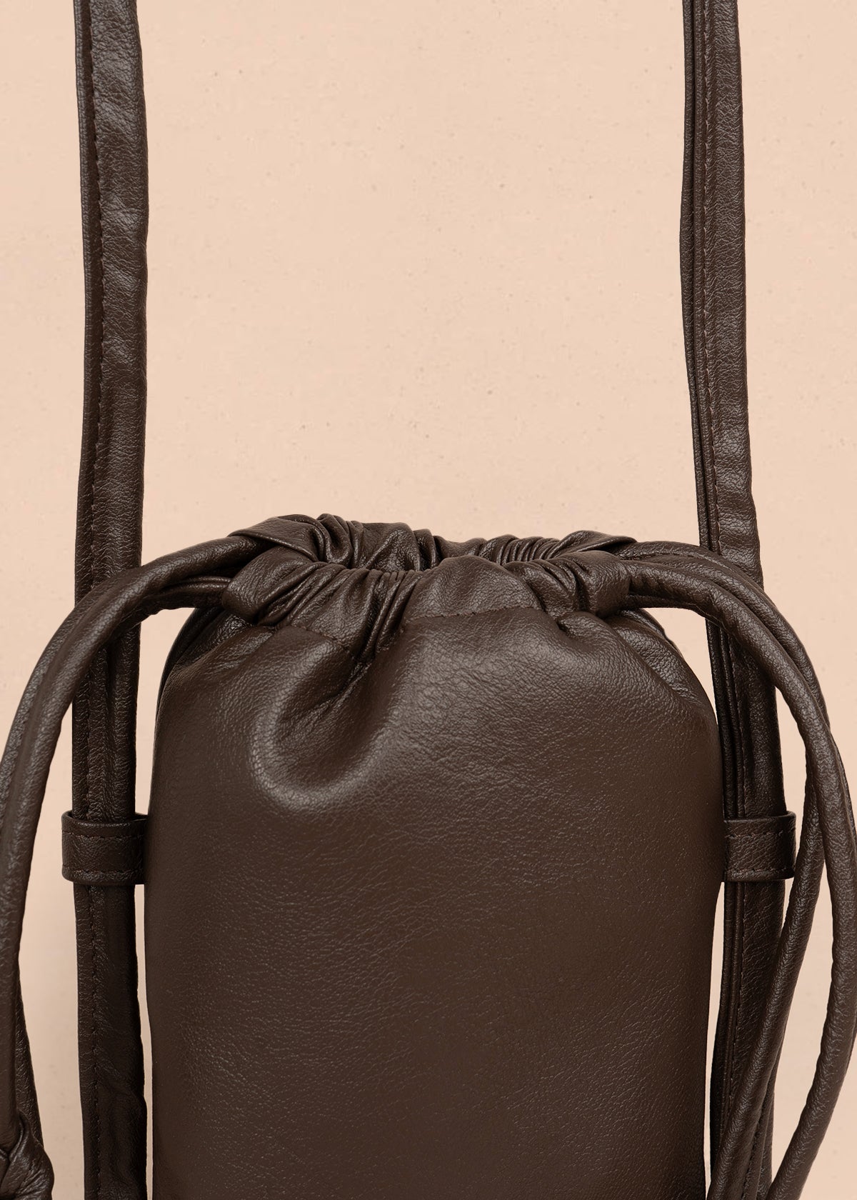 Bolso manos libres color chocolate 106964