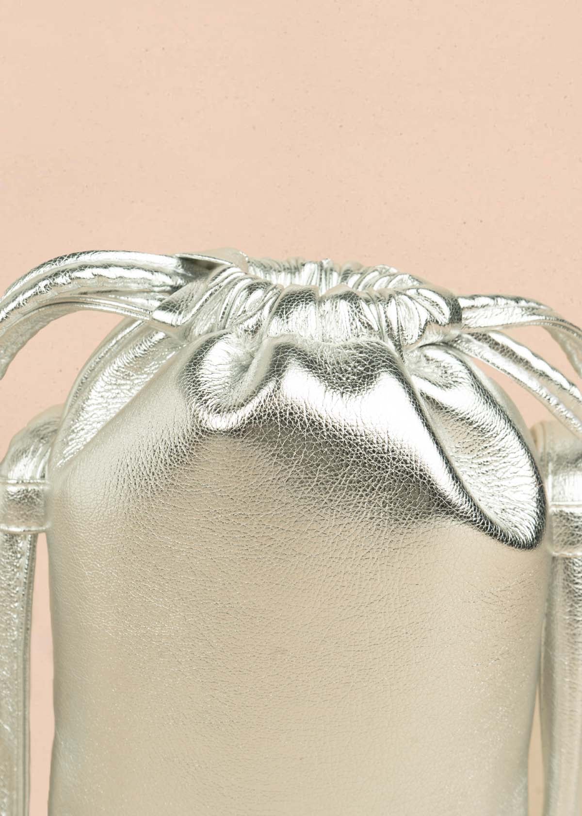 Bolso manos libres color plata 106964