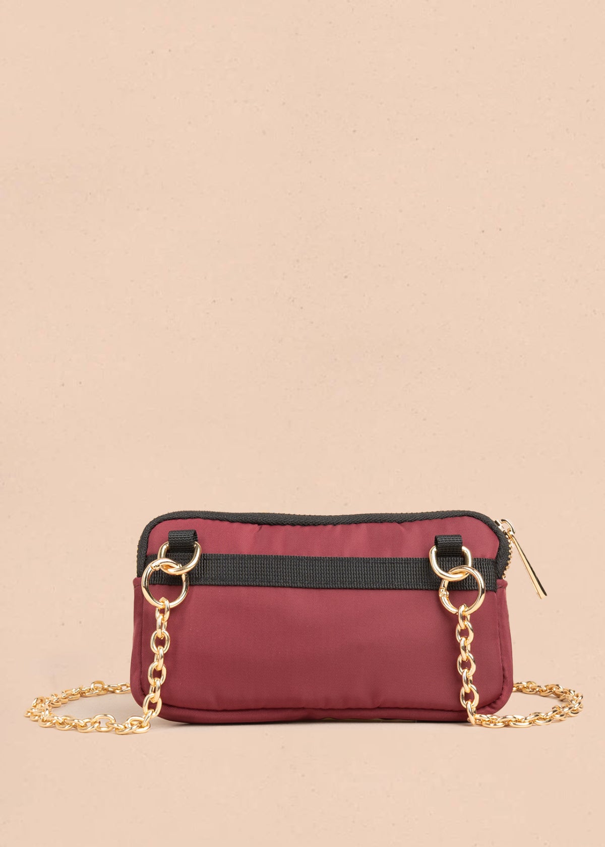 Porta celular color vinotinto con cadena 106970