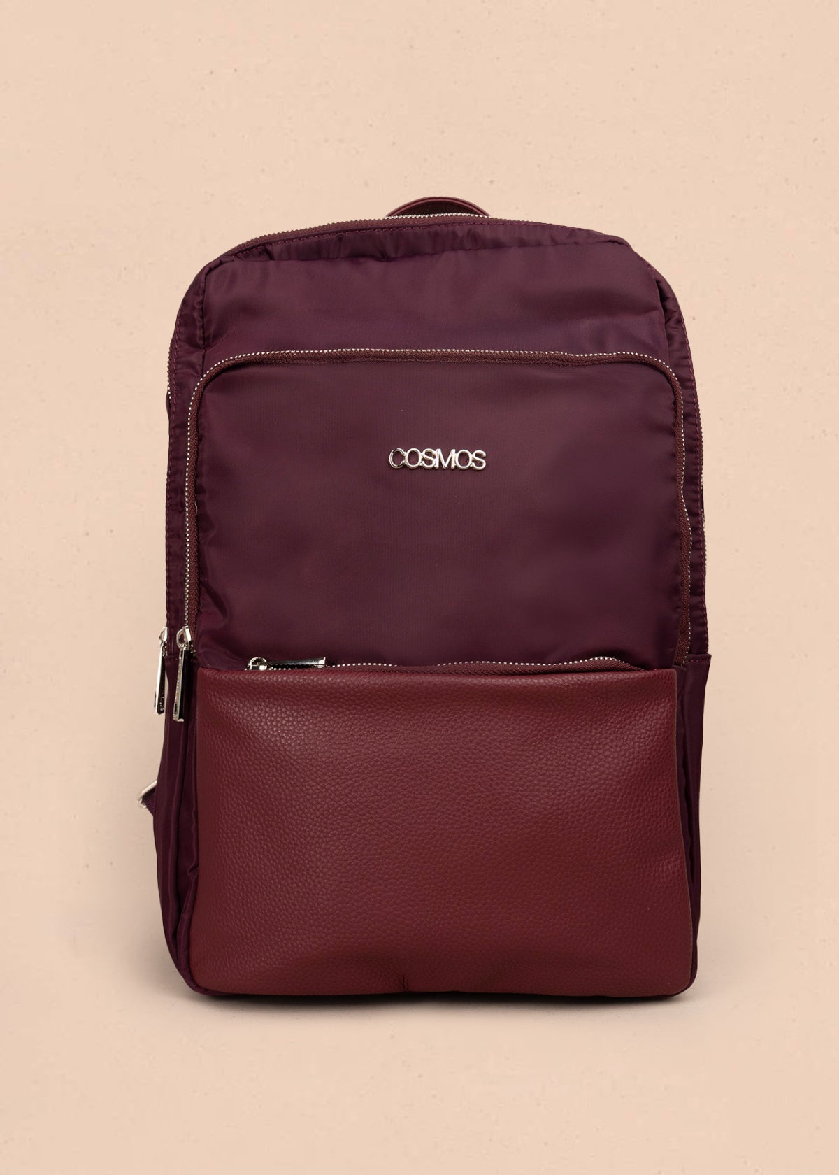 Morral color vinotinto con bolsillo frontal y acabados plateados 106972