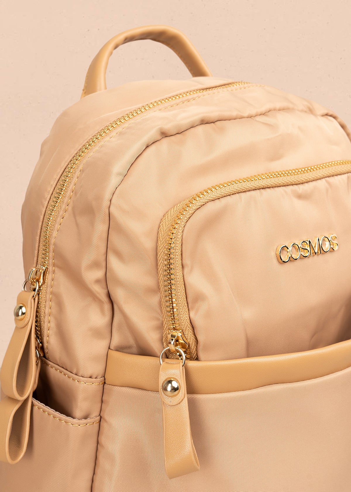 Morral color camel con bolsillo frontal y bordados 106973