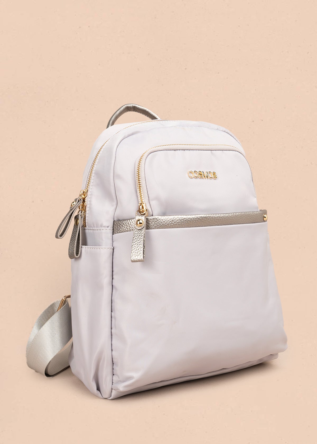 Morral color gris con bolsillo frontal y bordados 106973
