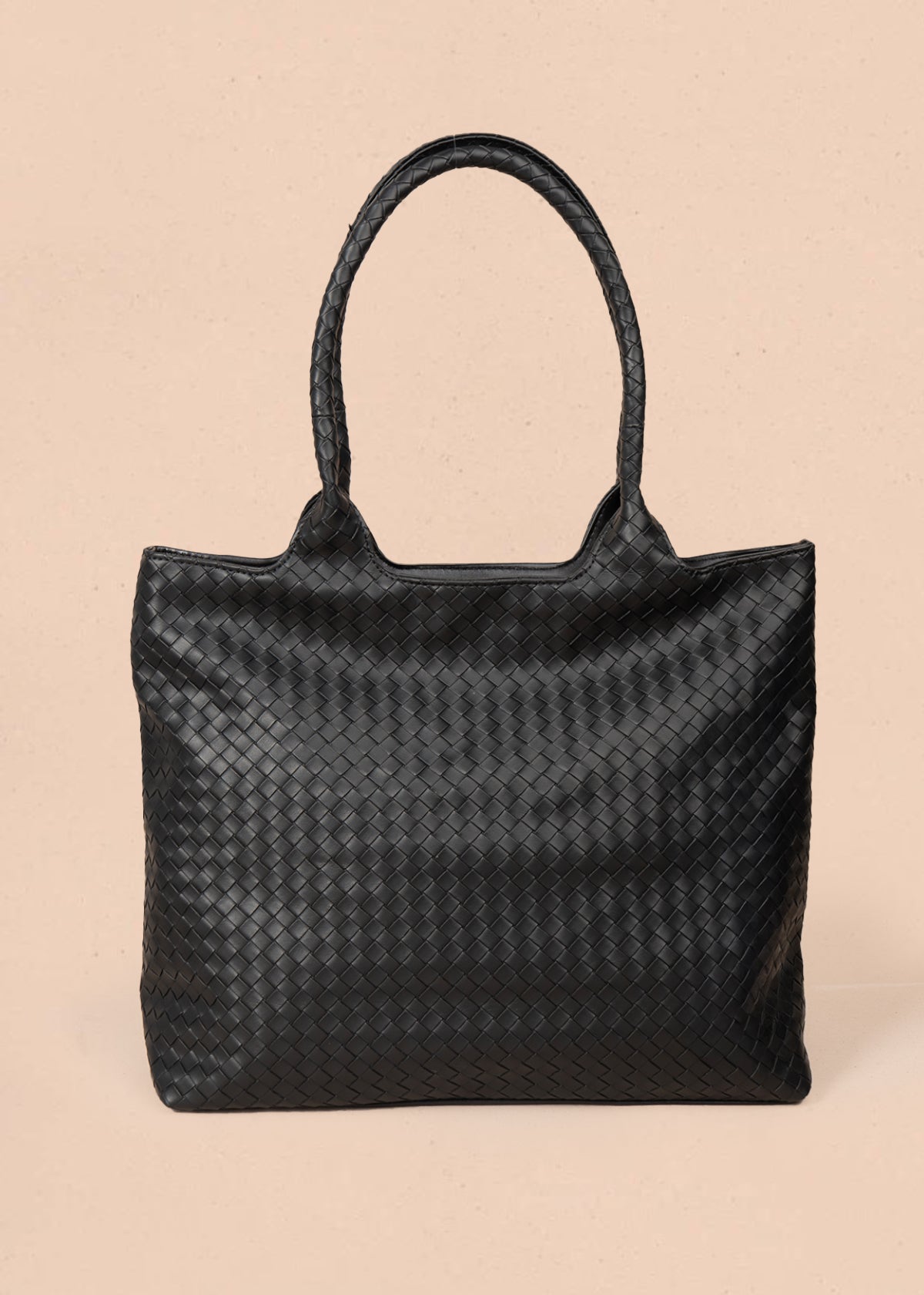 Bolso tipo shopping color negro con textura en cuadros 106975