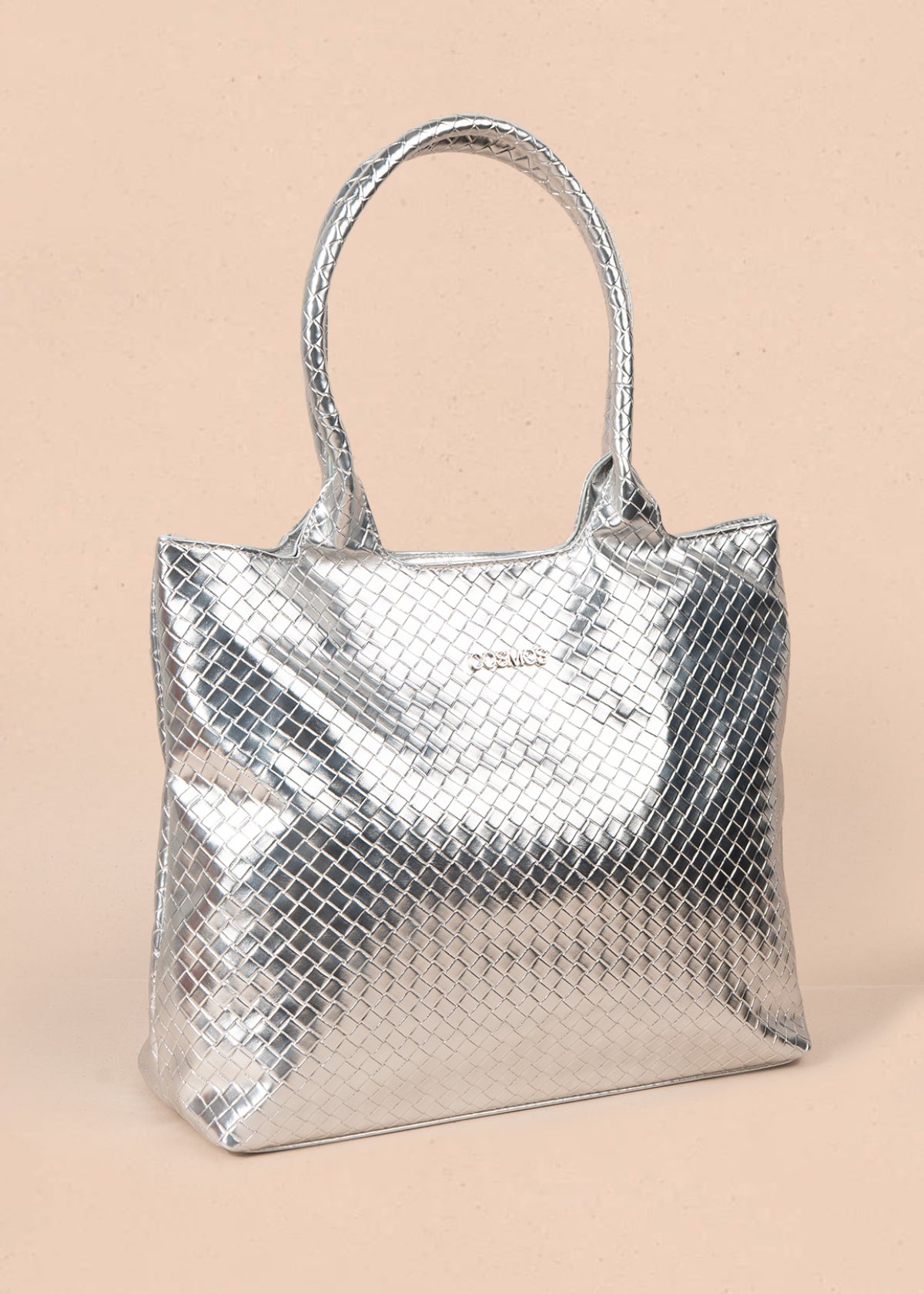 Bolso tipo shopping color plata con textura en cuadros 106975