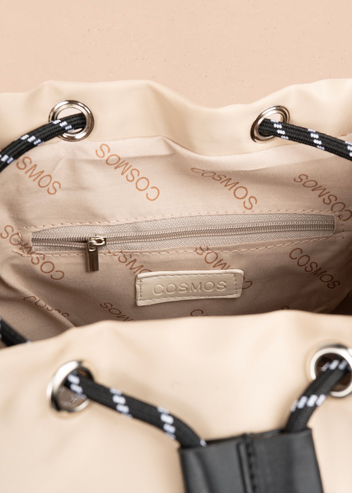 Morral color beige con bolsillo frontal y laterales 106977