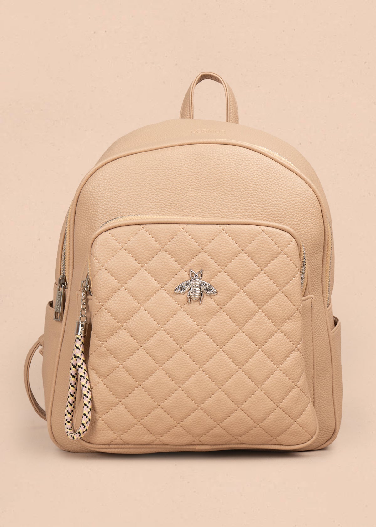 Morral color avellana con bolsillo frontal acolchado y aplique de abeja 106978