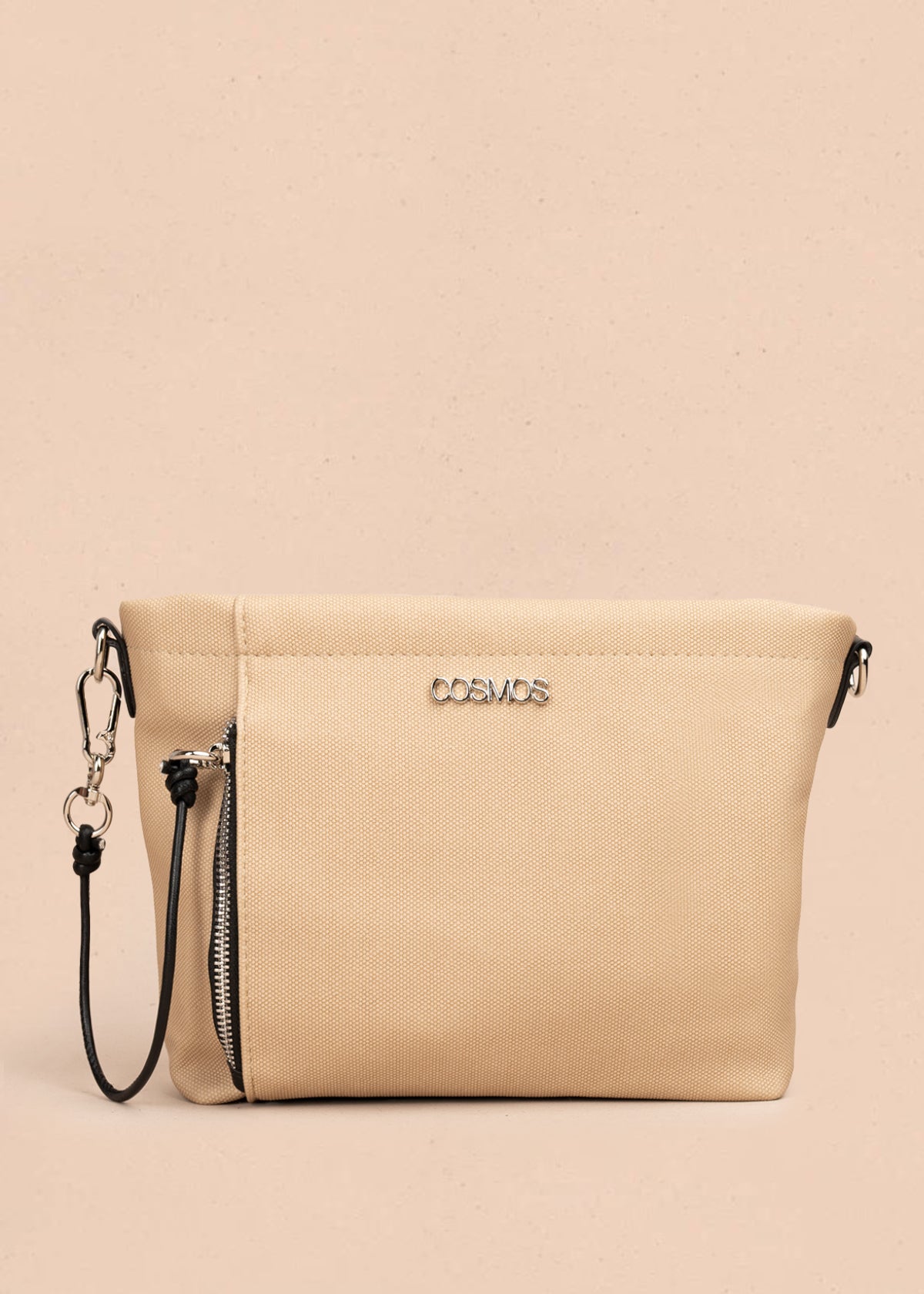Bolso manos libres color beige con asa negra y bolsillo frontal 106982