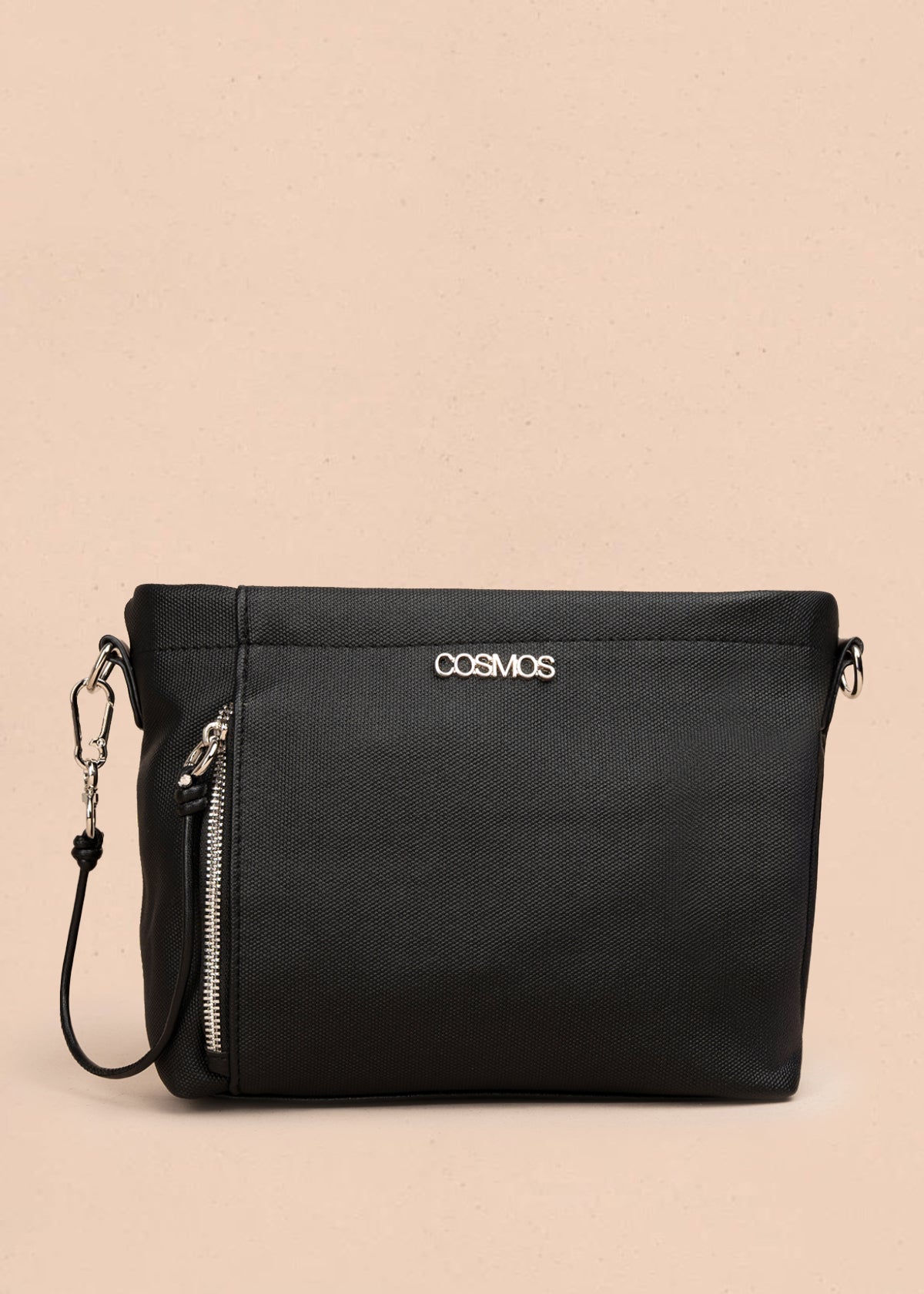 Bolso manos libres color negro con asa negra y bolsillo frontal 106982