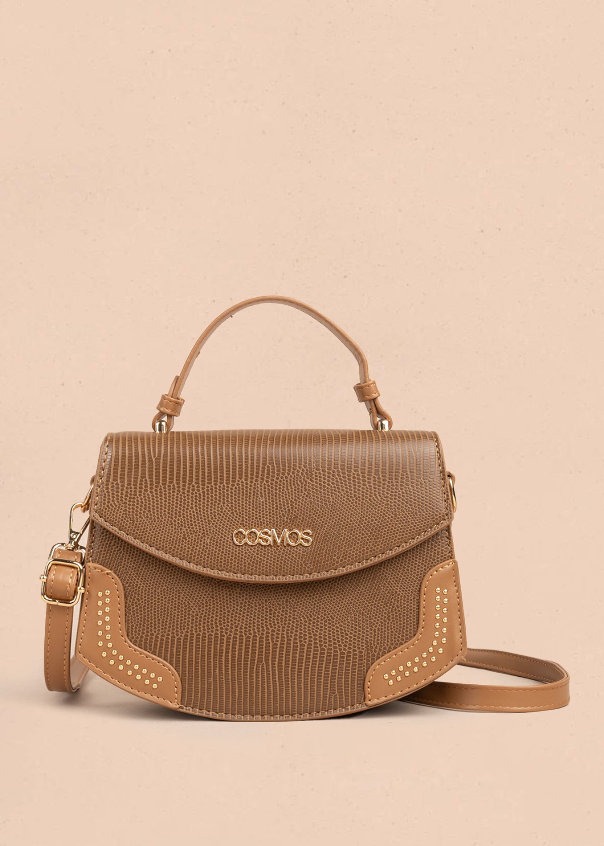 Bolso manos libres color café con textura croco y detalles dorados 106983