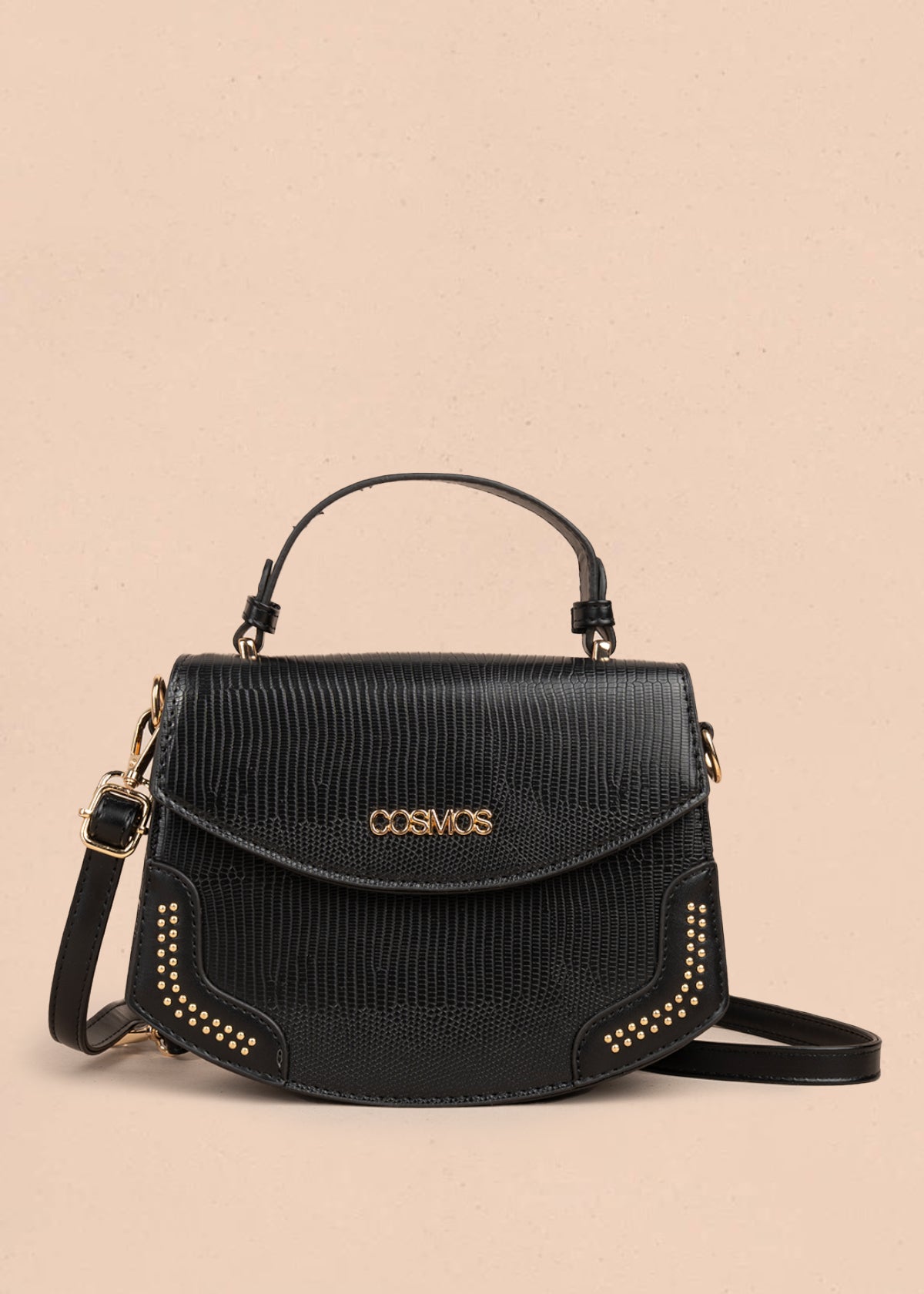 Bolso manos libres color negro con textura croco y detalles dorados 106983