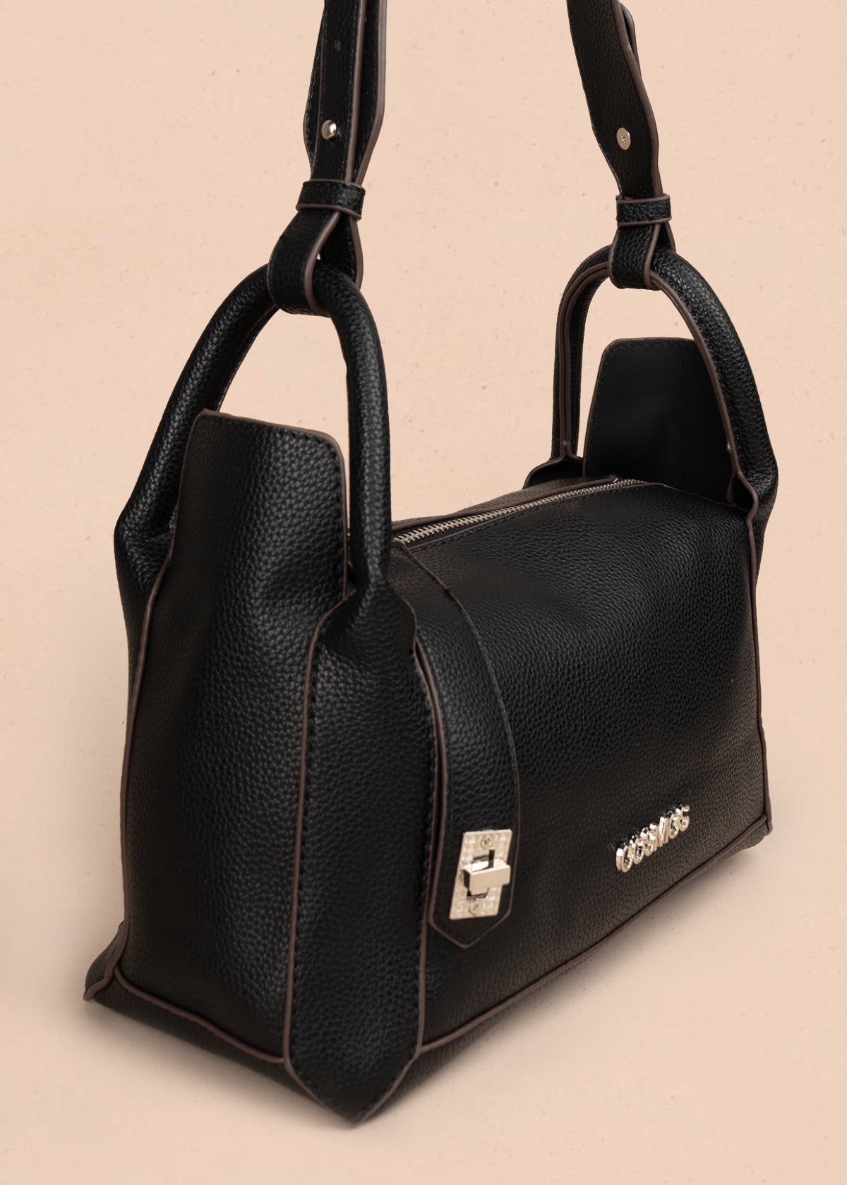 Bolso tipo cartera color negro con broche frontal 106985