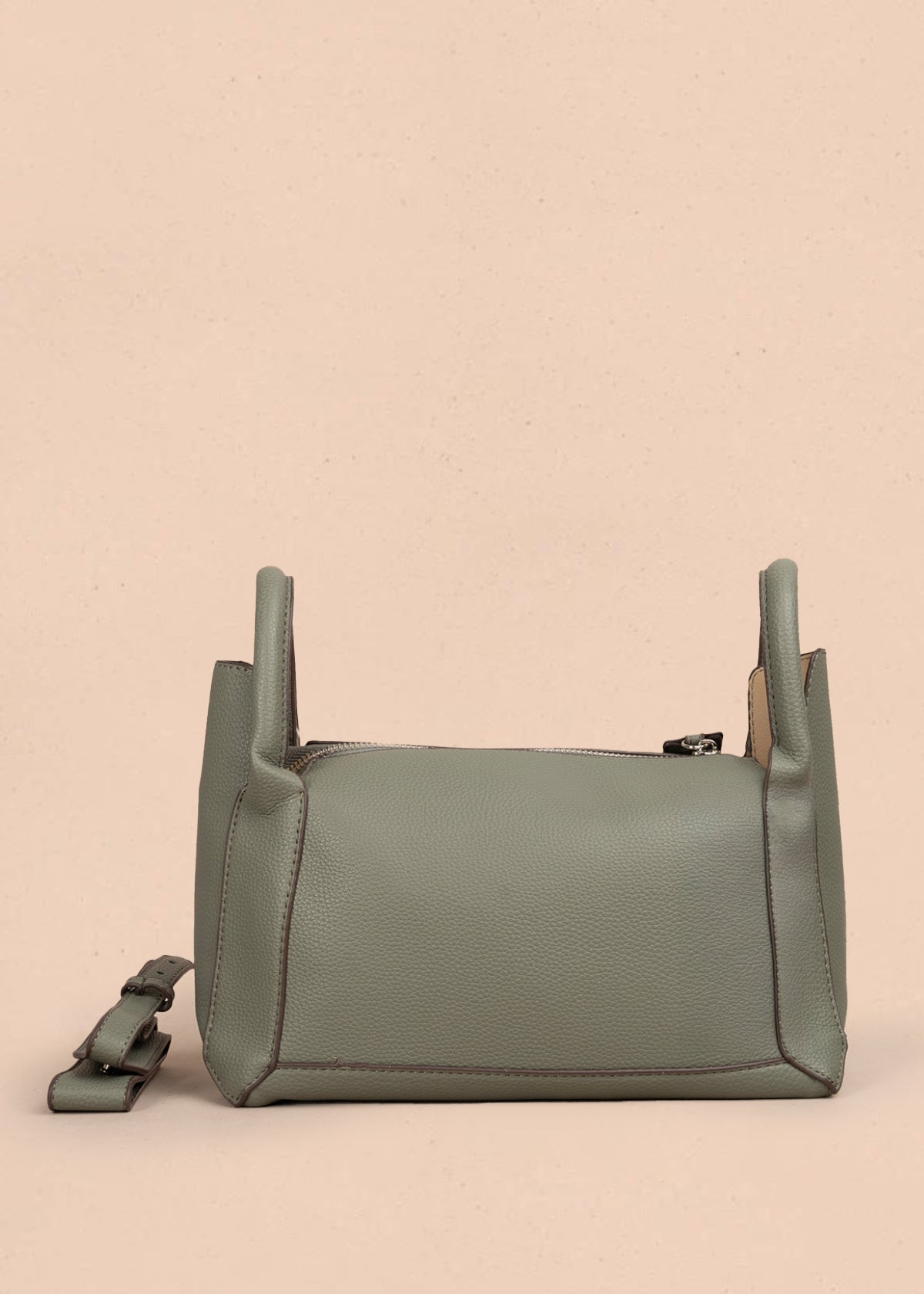 Bolso tipo cartera color verde con broche frontal 106985