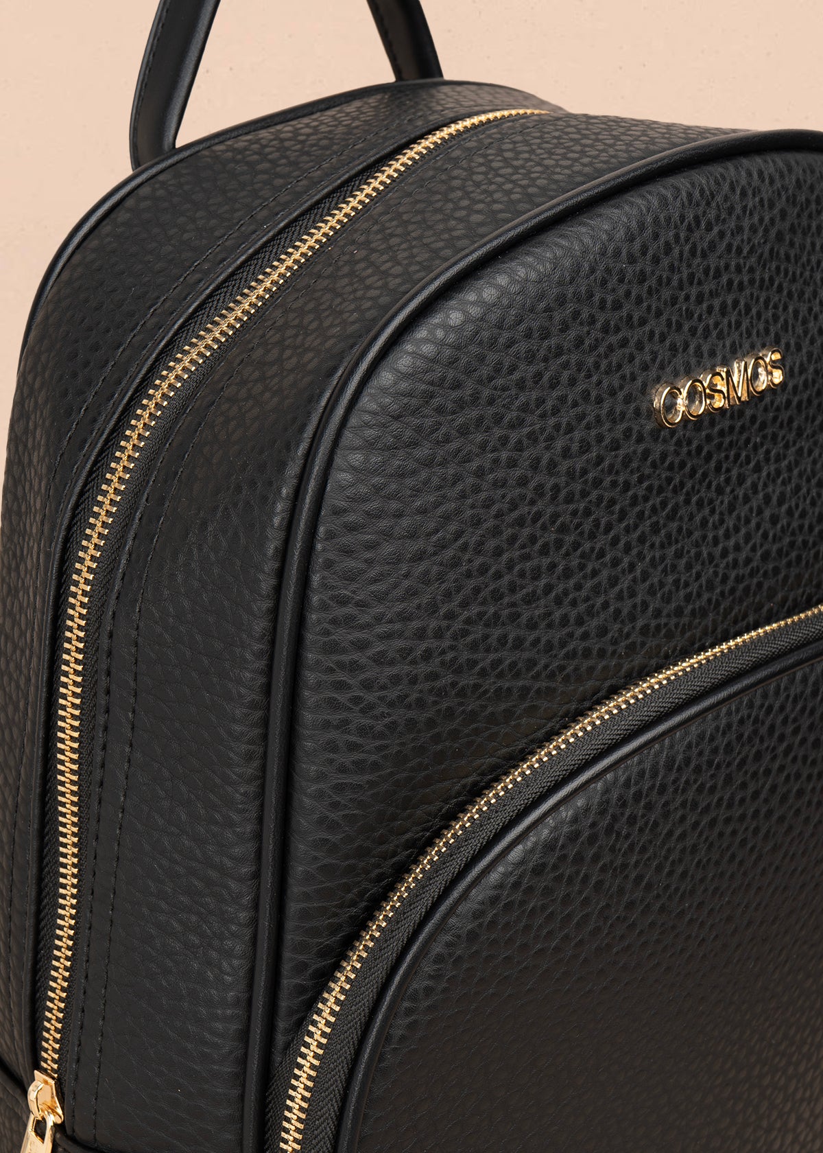 Morral casual color negro con cierre frontal 106986