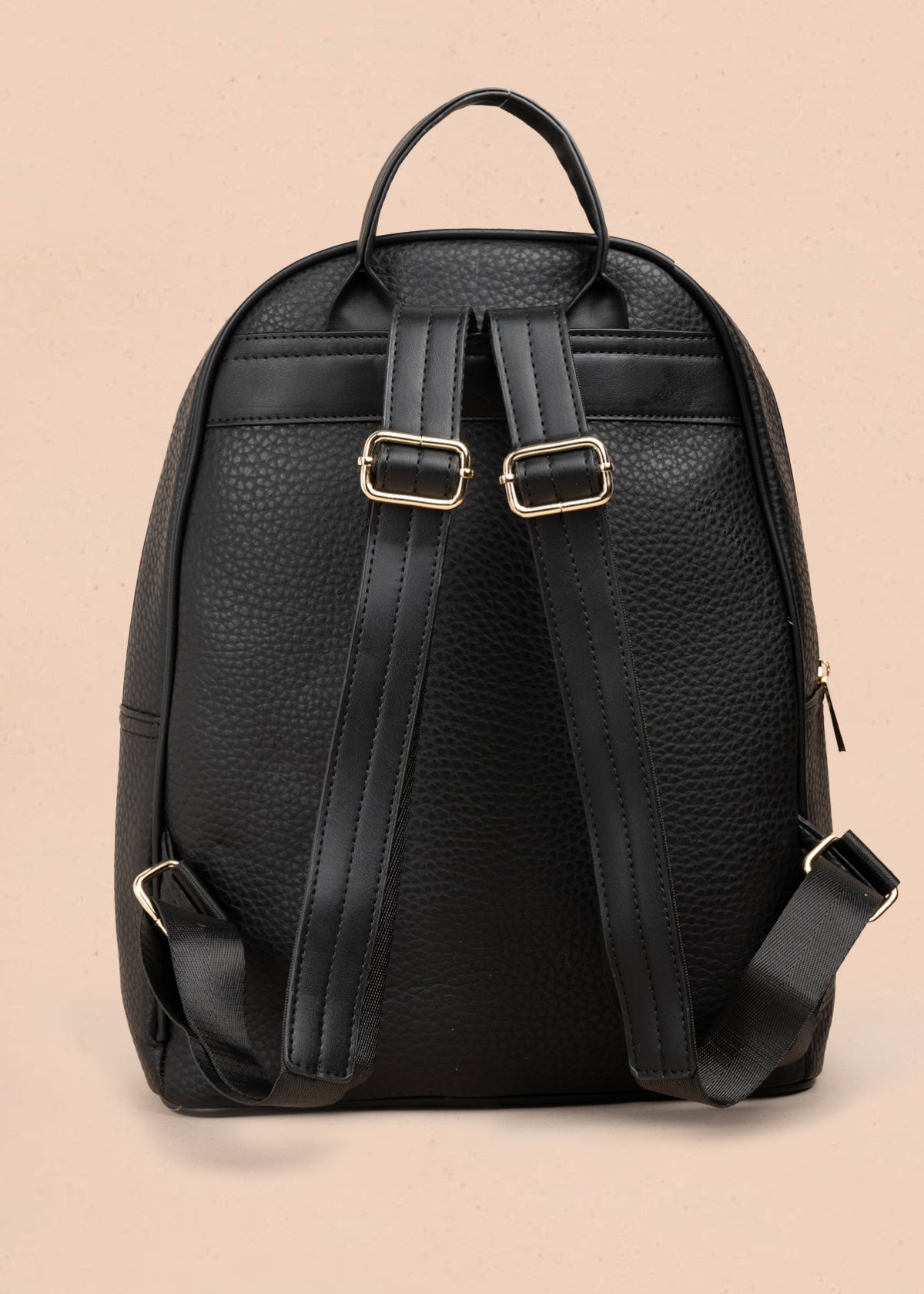 Morral casual color negro con cierre frontal 106986
