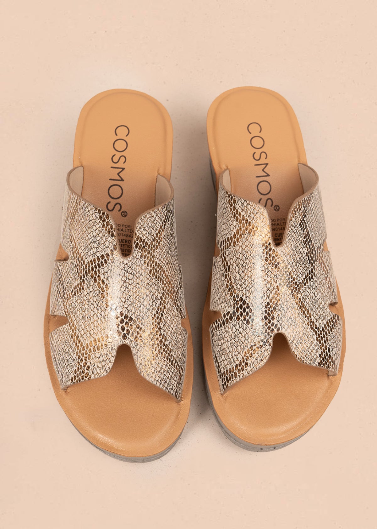 Sandalias en cuero color ocre con plataforma y textura tipo pitón 106987