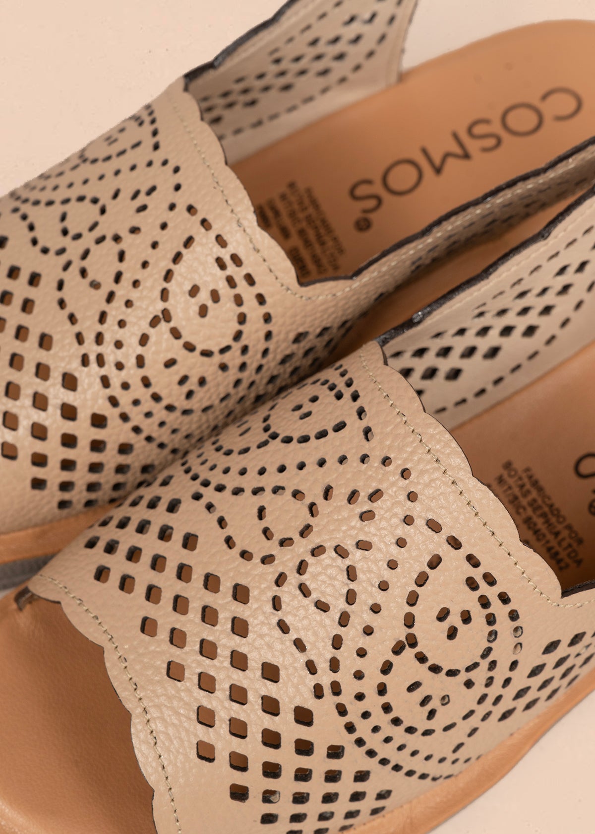Sandalias en cuero color palo de rosa con plataforma y perforaciones 106988