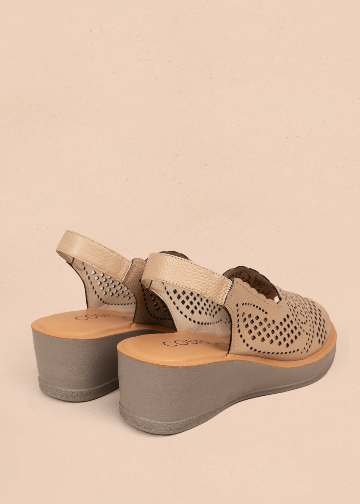 Sandalias en cuero color palo de rosa con plataforma y perforaciones 106988