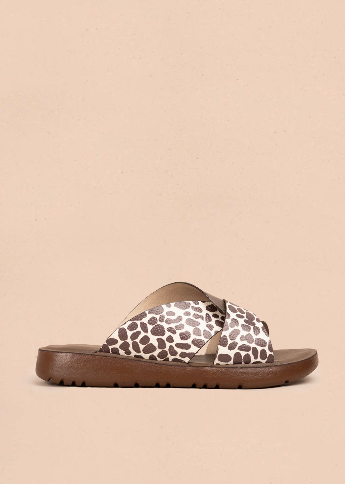 Sandalias en cuero color bronce con tira animal print 106993