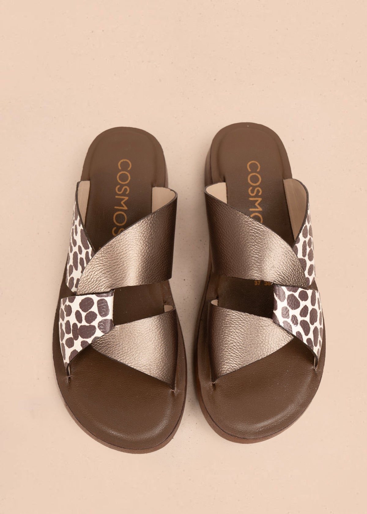 Sandalias en cuero color bronce con tira animal print 106993