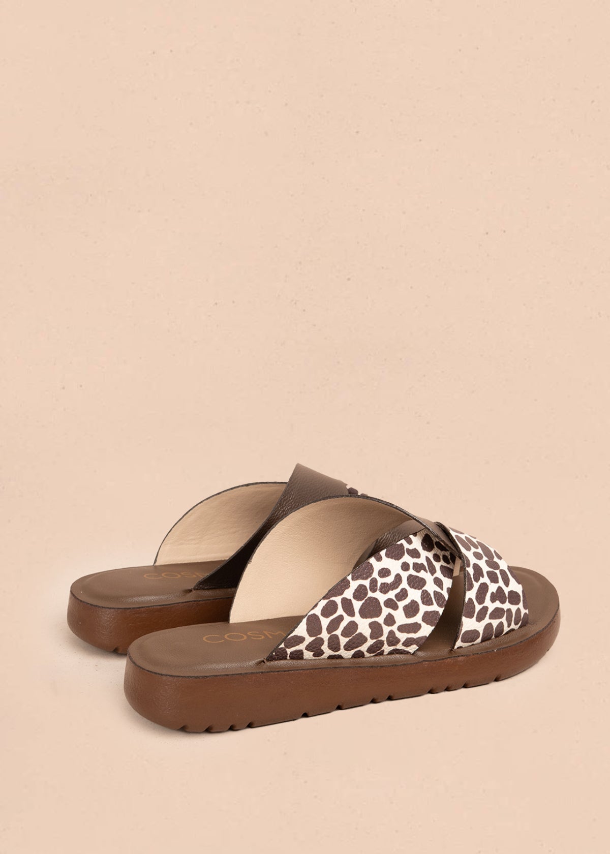 Sandalias en cuero color bronce con tira animal print 106993