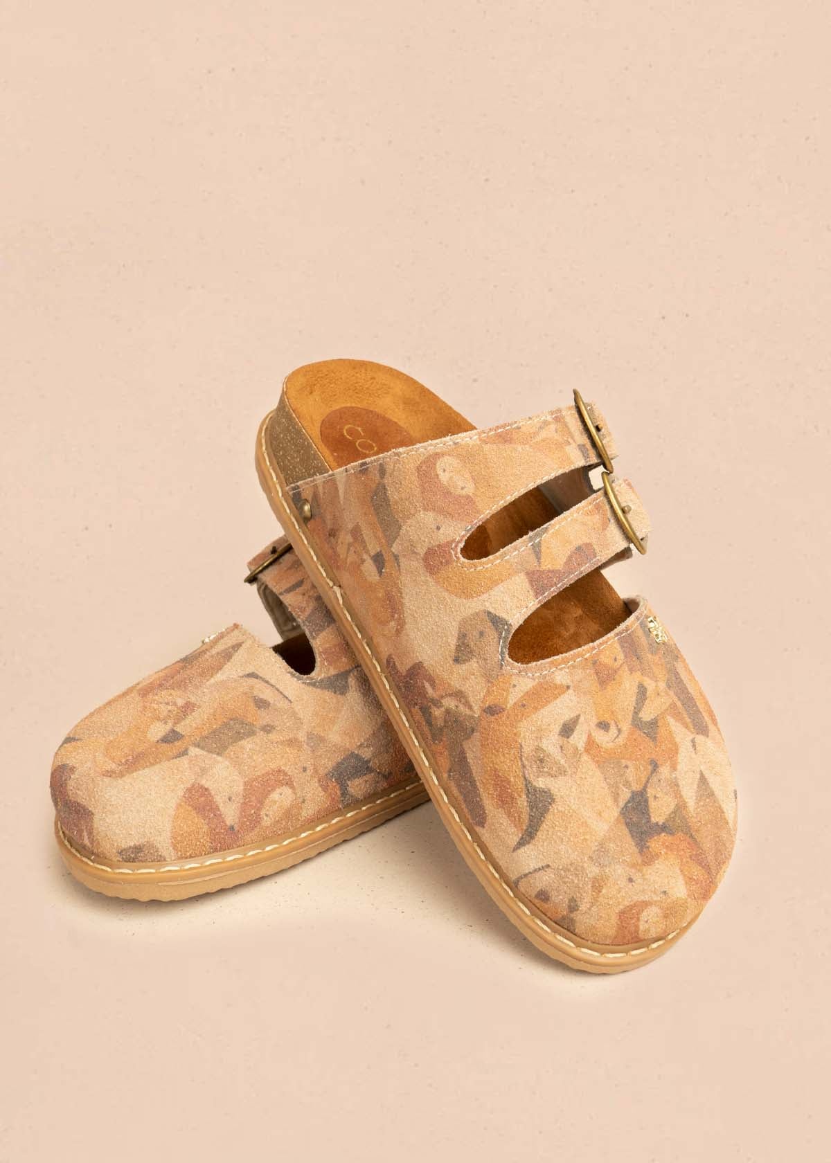 Zuecos en cuero color multicolor con estampado geométrico 106996